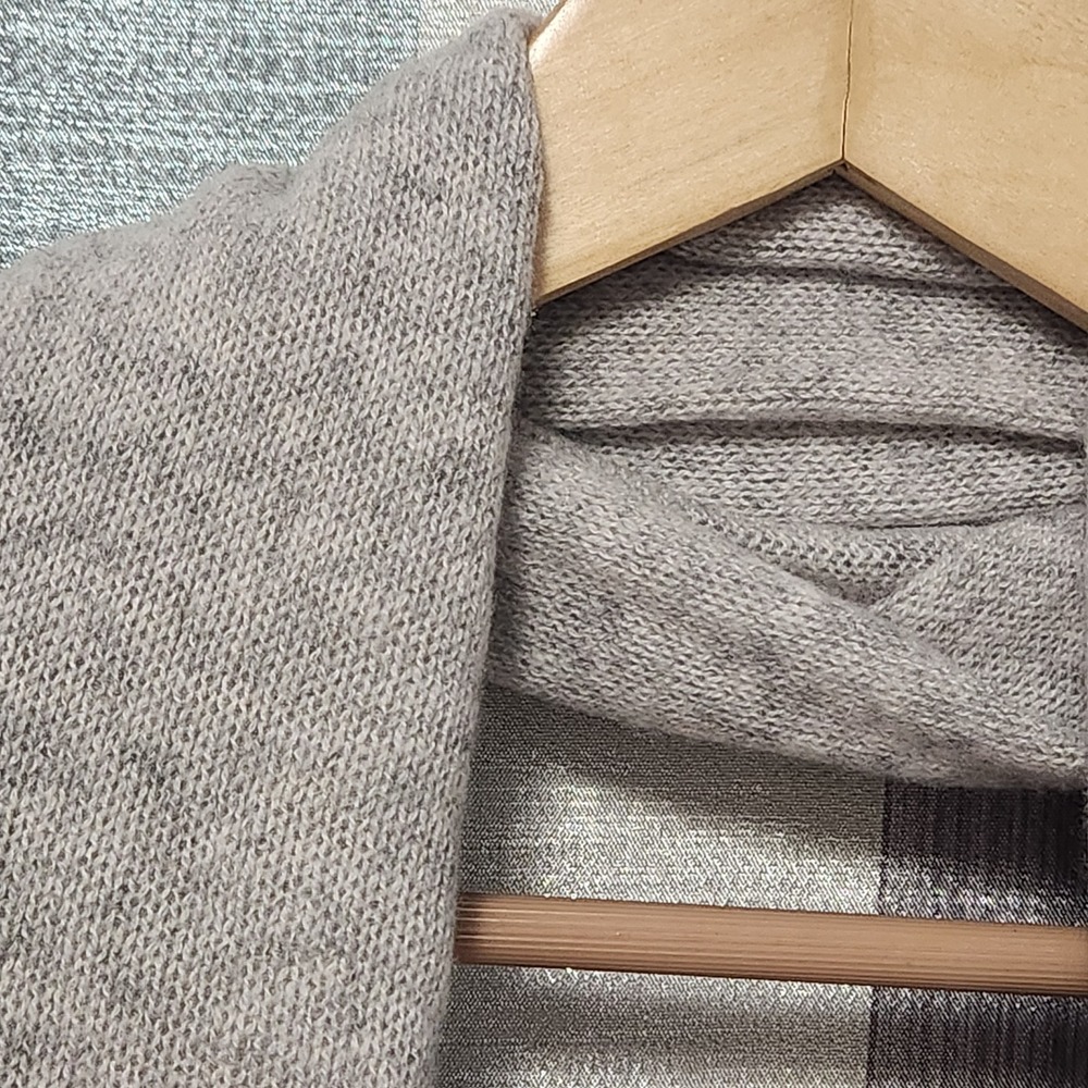 C by Bloomingdales 100% Cashmere Scarf HeatherGray Knit Cozy Winter Quiet Luxury